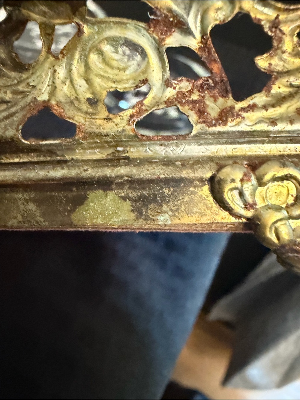 Vintage Dresser Vanity Mirror Tray & 2 Fleur De Lis De Trinket Dishes - Picture 12 of 12